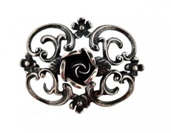 Stříbrná brož s růží, zdobená Stříbrná brož s růží, zdobená