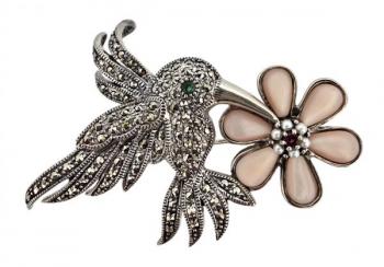 Stříbrná brož - kolibřík s květinou se smaragdem Stříbrná brož - kolibřík s květinou se smaragdem