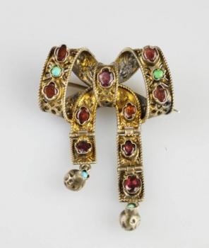 Stříbrná brož s tyrkysy a almandiny Stříbrná brož s tyrkysy a almandiny